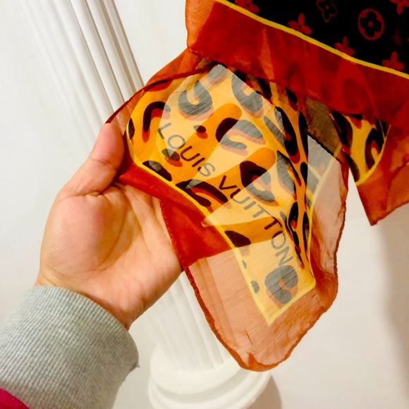 AUTHENTIC LOUIS VUItton SCARF - Picture 3 of 4
